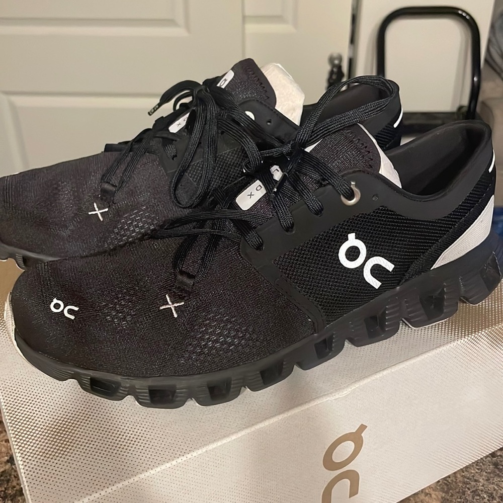 Black Womens Cloud X Shift Sneakers size 9 OnCloud